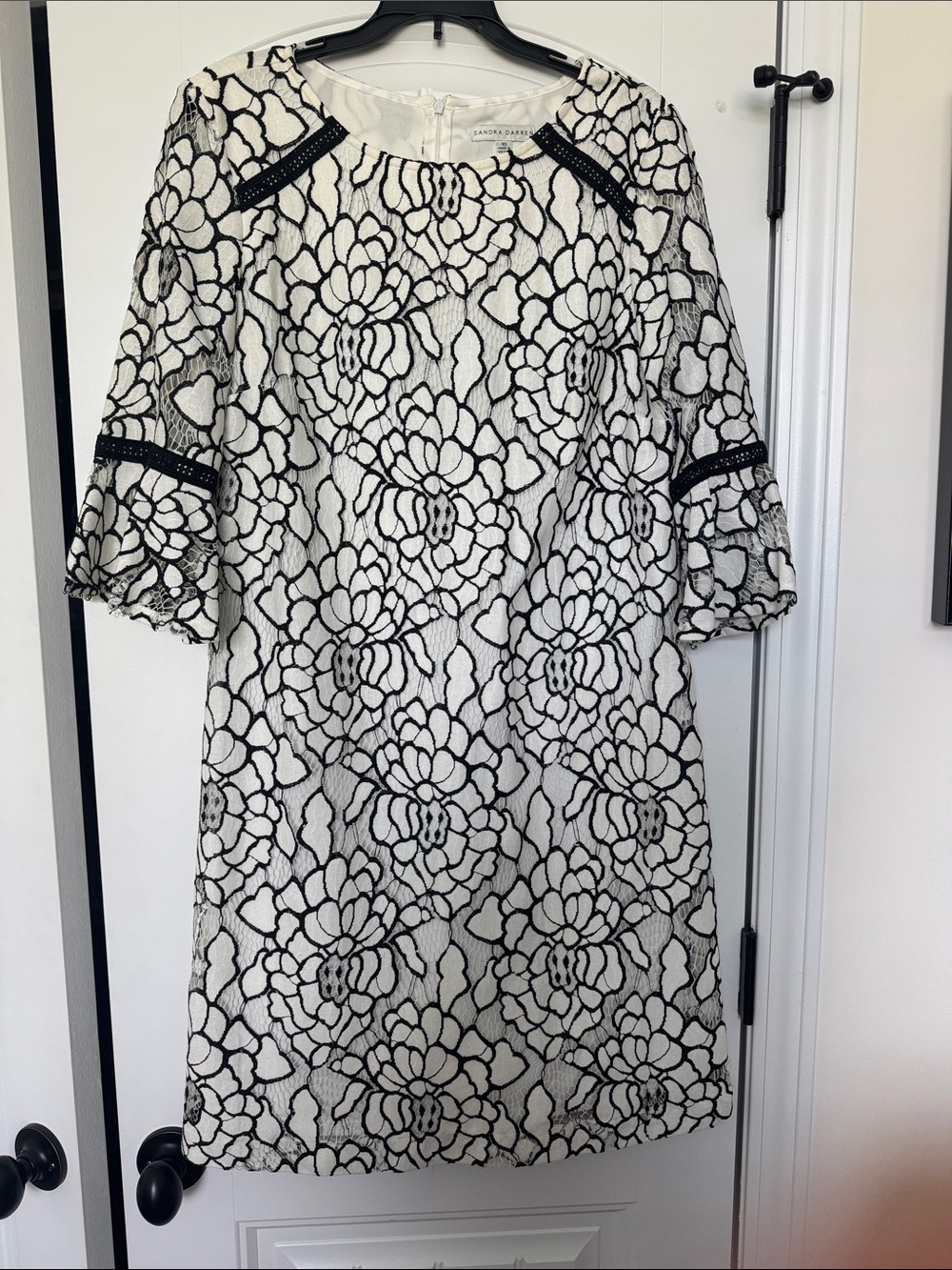 Sandra Darren Black and White Floral Lace Shift Dress
